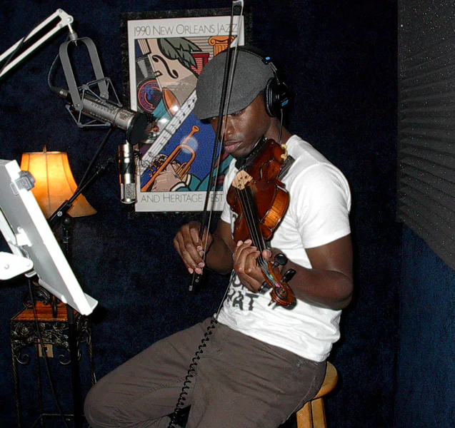 DonaldSurtainRecordsHisViolinAtAirliftProductionsJanuary2015